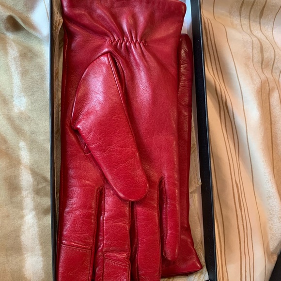 Burgundy women’s leather gloves - Picture 5 of 9